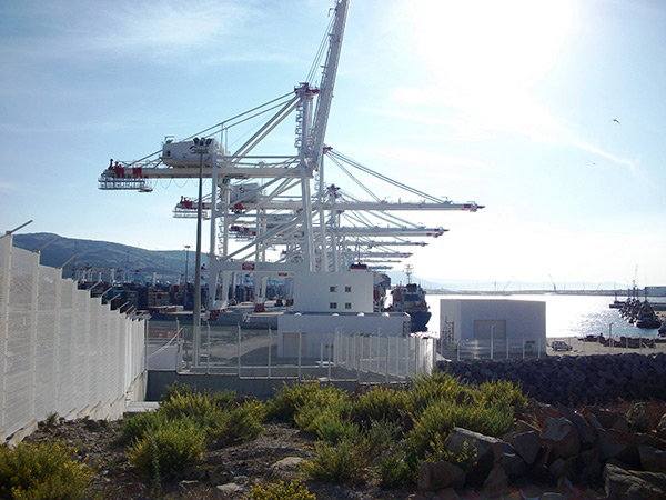 artikkelikuva: Betafence asensi 45 km pituisen aitauksen Tanger Med -satamaan Marokossa