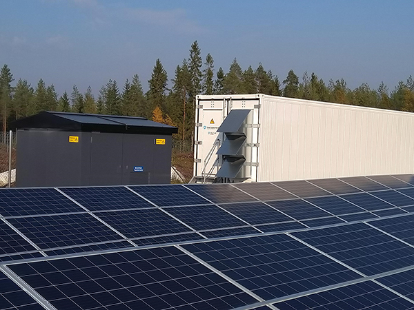artikkelikuva: Suomen suurimman aurinkovoimalan yhteyteen 1 MW/MWh energiavarasto