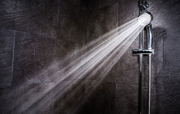 artikkelikuva: Oikeanlainen suihkupää säästää vettä ja korjaa heikon pesutehon