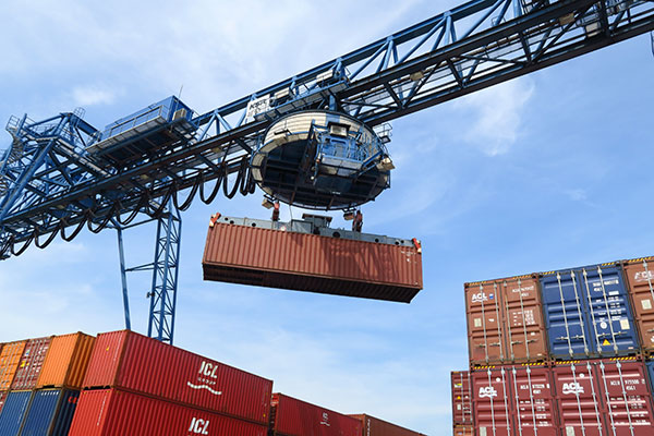 artikkelikuva: Mitä logistiikan digitalisaation tehostaminen tarkoittaa satamien osalta?