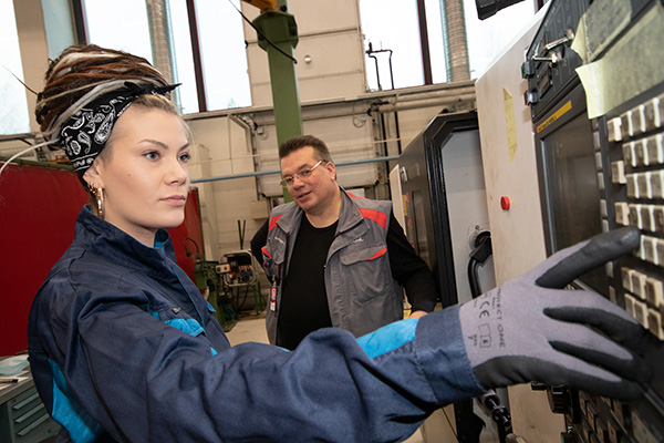 artikkelikuva: Tampereen konepajakoulu ehkäisee työvoimapulaa ja edistää monitaitoisuutta metalliteollisuudessa
