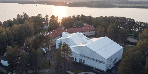 artikkelikuva: STEP-koulutuksen Järvenpään kampusalueen uusi rakennus on ekologinen ja toiminnoiltaan joustava nykyaikainen oppilaitosrakennus