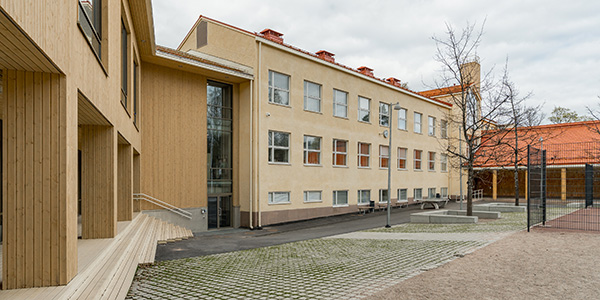 artikkelikuva: Hoplaxskolan – 1950-luvun koulurakennus nykypäivän oppimisympäristöksi
