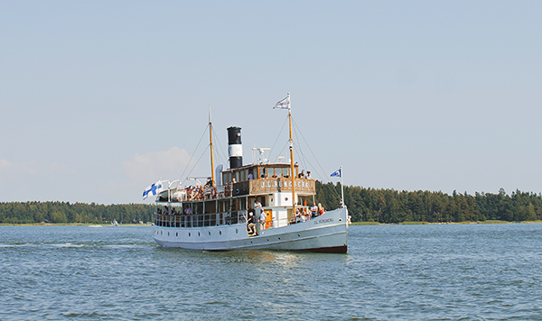 artikkelikuva: Höyrylaiva m/s J.L. Runeberg vie saariston tunnelmaan