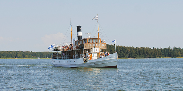 artikkelikuva: Höyrylaiva m/s J.L. Runeberg vie saariston tunnelmaan